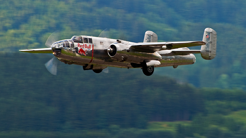 202_AirPower_The Flying Bulls na North American B-25J Mitchell.jpg